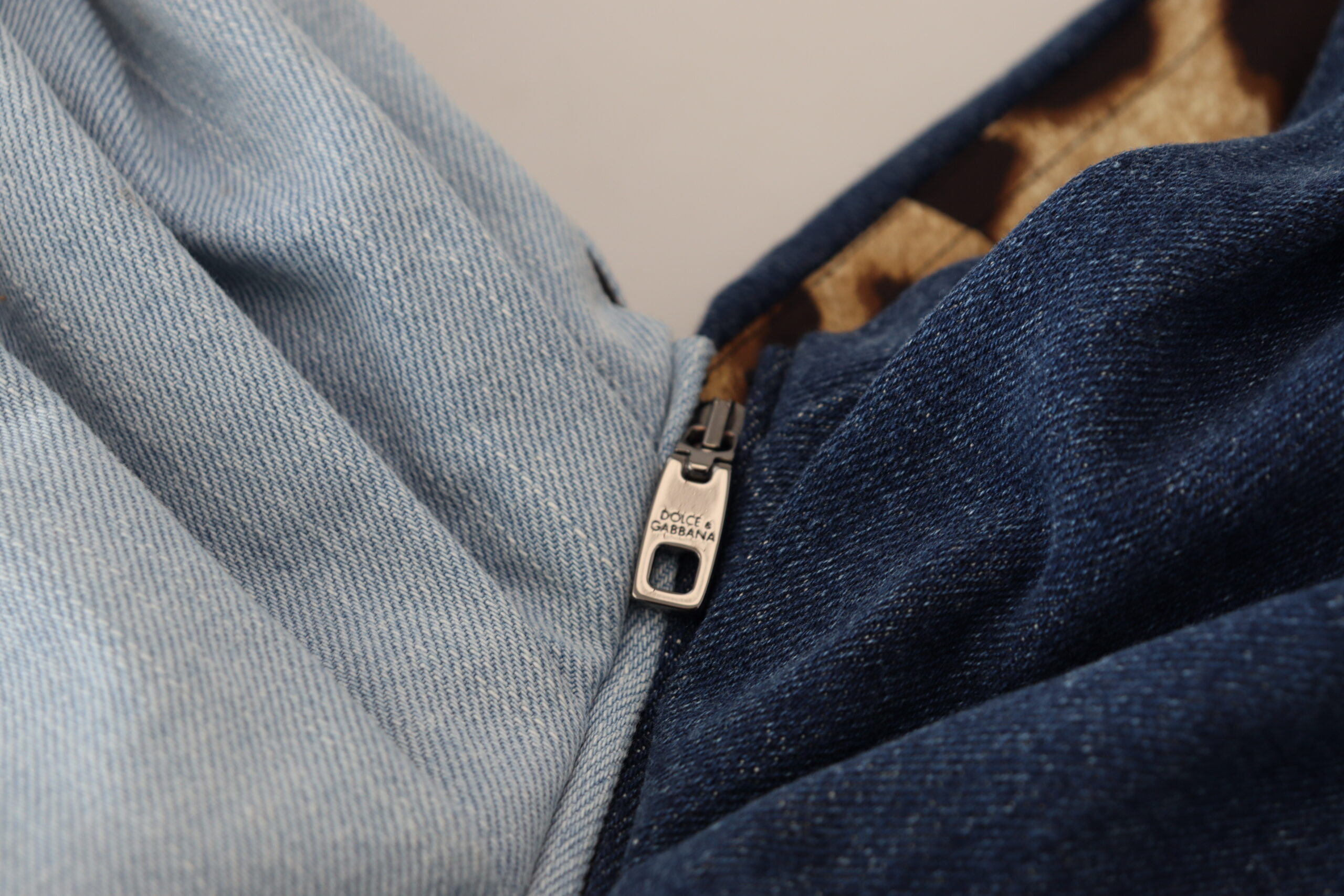 Dolce & Gabbana Zweifarbiges blaues Patchwork-Denim-Minikleid – Bild 7